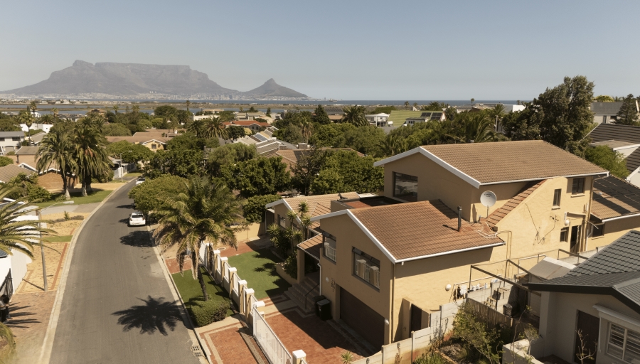 4 Bedroom Property for Sale in Flamingo Vlei Western Cape